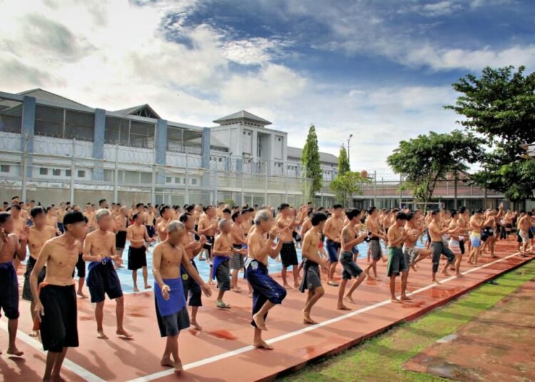 Lapas Bengkulu, pembinaan warga binaan, senam bersama, kesehatan lapas, instruktur profesional, pembinaan pemasyarakatan, kegiatan rutin, masyarakat dan keluarga, rehabilitasi, Lapangan tenis Lapas Bengkulu