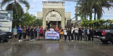 BRI Barru Bersama warga Lipukasi, BRI kompak gotong royong bersihkan Masjid At-Thariq. Halaman, area wudhu, hingga fasilitas masjid dirapikan demi kenyamanan jamaah.
