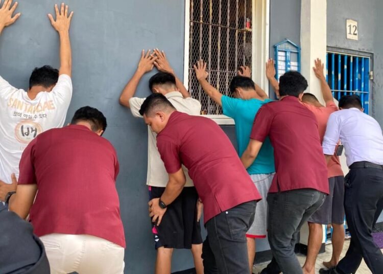 Deteksi Dini Halinar, KPLP Bersama Regu Pengamanan Lapas Arga Makmur Gelar Penggeledahan Rutin di Blok Hunian 1 IMG 20251204 WA0065