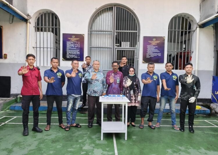 Antisipasi Penyalahgunaan Narkoba, Warga Binaan dan Petugas Lapas Bandanaira Jalani Tes Urine Mendadak 1 IMG 20251205 WA0008