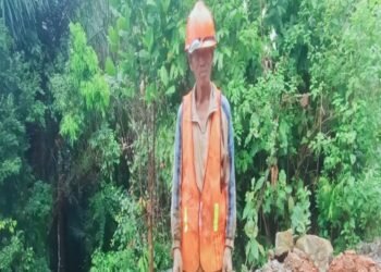 Wajah Amir tampak lelah setelah seharian bekerja, tapi senyum syukur tak pernah lepas dari rautnya. Kesempatan bekerja di desa sendiri menjadi berkah tersendiri bagi Amir, sesuatu yang jarang ia rasakan sebelumnya.