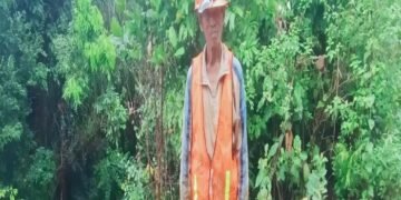 Wajah Amir tampak lelah setelah seharian bekerja, tapi senyum syukur tak pernah lepas dari rautnya. Kesempatan bekerja di desa sendiri menjadi berkah tersendiri bagi Amir, sesuatu yang jarang ia rasakan sebelumnya.