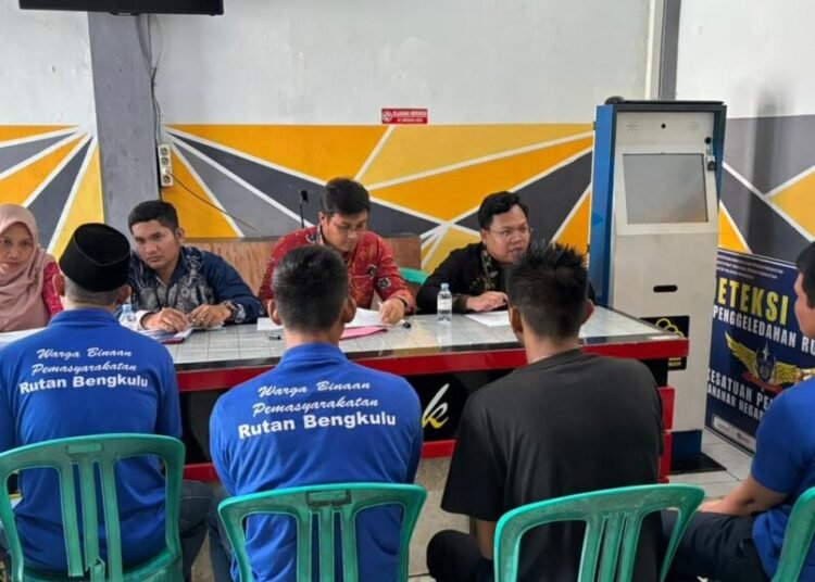 Sinergi Peradilan dan Pemasyarakatan, Hakim Wasmat PN Tais Kunjungi Rutan Bengkulu 1 WhatsApp Image 2025 12 19 at 10.08.16