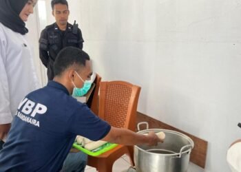 Lapas Bandanaira Kembangkan Keterampilan Warga Binaan Lewat Produksi Kerupuk Ikan 1 IMG 20260127 WA0012