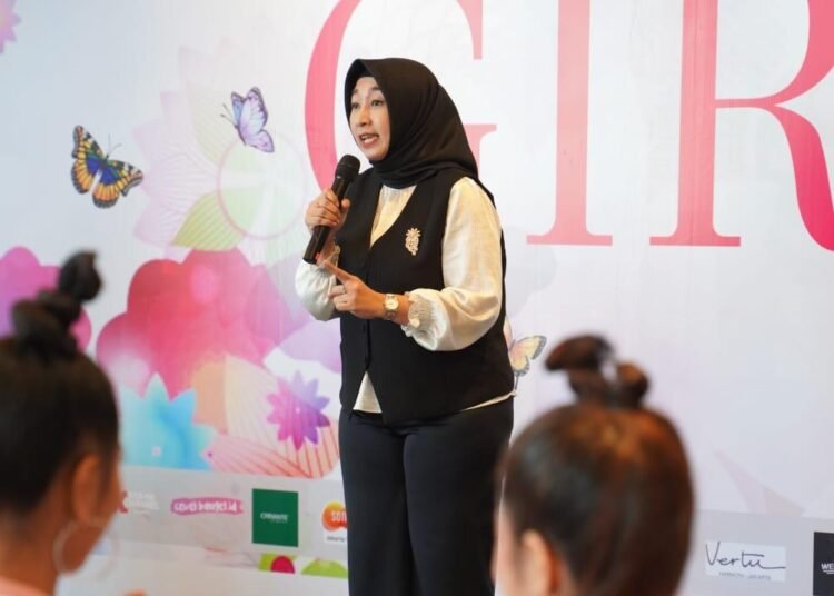 Sosok inspiratif Deiby Shinta Anggia: Seni Komunikasi yang Mengubah Hidup Banyak Orang 1 Miss Deiby saat jadi trainer Public Speaking dalam ajang Indonesia's Girl