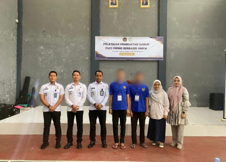 Dorong Kemandirian Warga Binaan, Rutan Bengkulu Gelar Pelatihan Pembuatan Sabun Cuci Piring Berbasis UMKM 1 f937070a 79cd 4485 8ff2 7af86fb7f0d3