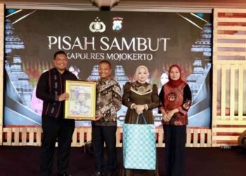 Perkuat Sinergi Forkopimda, Kalapas Mojokerto Hadiri Pisah Sambut Kapolres Mojokerto 5 whatsapp image 2026 01 18 at 00 01 45 696cb391c925c41987261b14