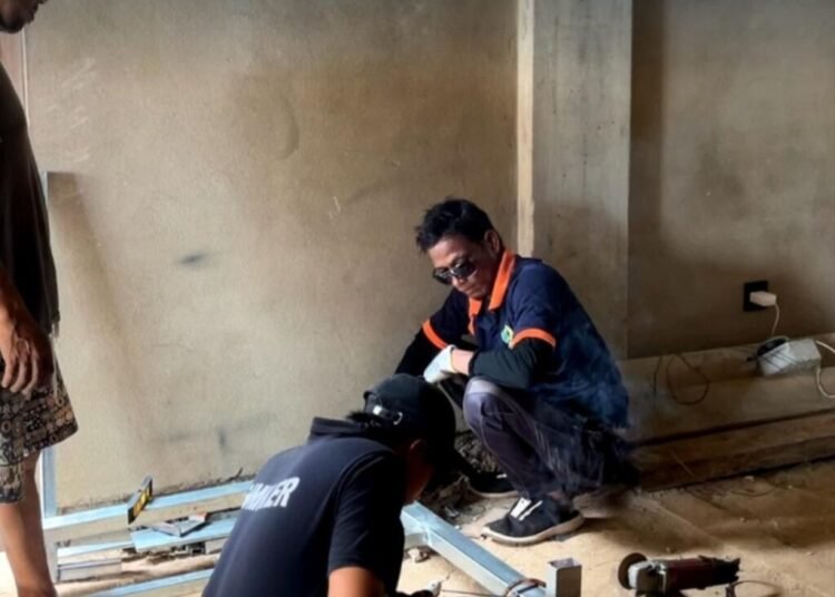 Transformasi Produktif: Mengasah Keahlian Mengelas Warga Binaan Lapas Arjasa demi Masa Depan Mandiri 1 Mengelas