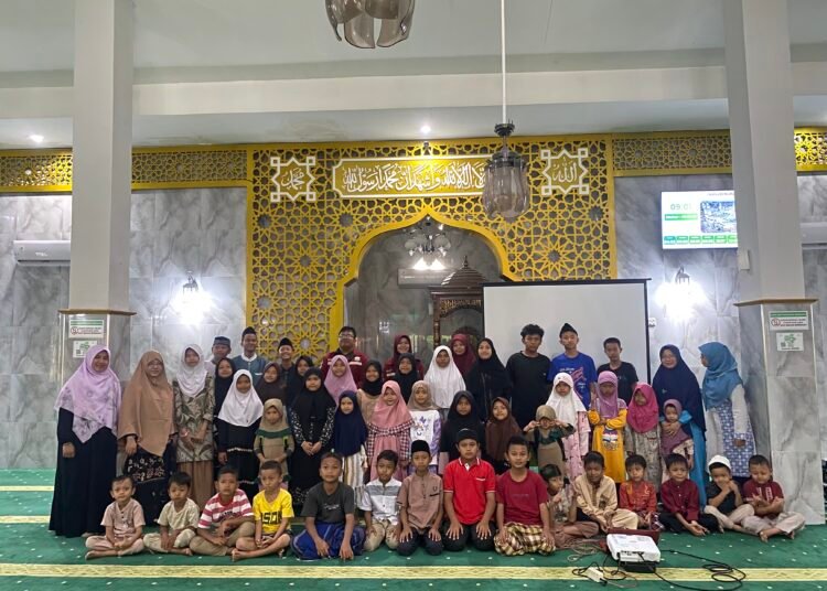 Belajar Makna Ramadhan Lewat Film dan Cerita, Anak-Anak Sekitar Masjid Nurul Iman Disemai Nilai Kebaikan Bersama IMC FISIP UNIB 1 IMG 3402