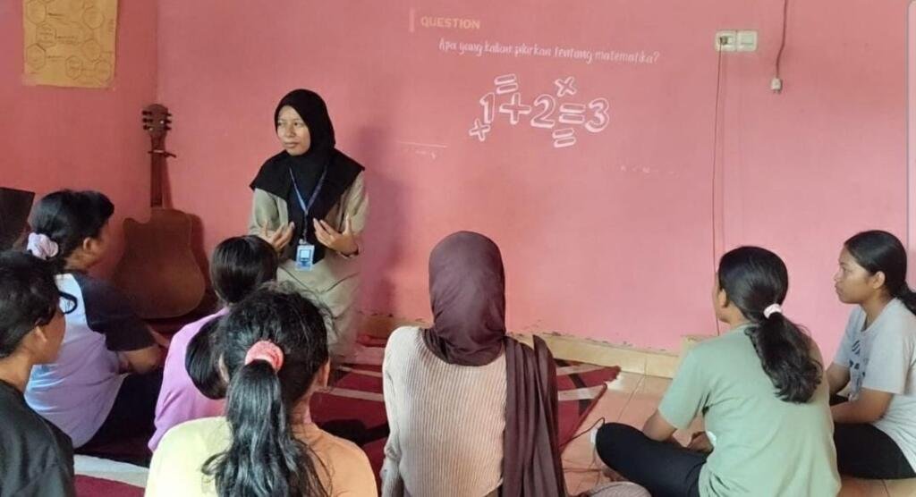 Mahasiswi KKN 84 UIN Raden Fatah Palembang Ciptakan Ruang Edukasi Literasi Keuangan Remaja Perempuan melalui Pendekatan Matematika Kontekstual 3 WhatsApp Image 2026 02 02 at 21.18.50
