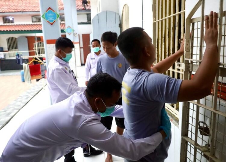 Jaga Stabilitas dan Ketertiban, Lapas Mojokerto Laksanakan Razia Hunian Secara Humanis 1 WhatsApp Image 2026 02 11 at 14.25.40