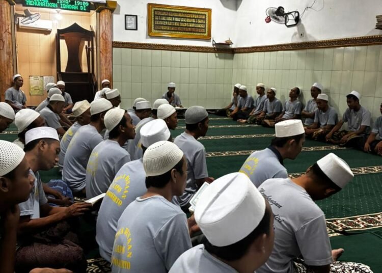 Pengajian Rutin Yasin dan Tahlil Kamis Malam, Warga Binaan Lapas Mojokerto Perkuat Iman 1 WhatsApp Image 2026 02 13 at 07.50.45