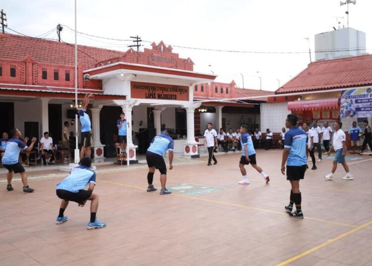 Ngabuburit Voli Bersama, Tim Kanwil Ditjenpas Jatim VS Lapas Mojokerto Perkuat Sinergi Pemasyarakatan 1 WhatsApp Image 2026 02 20 at 20.42.31