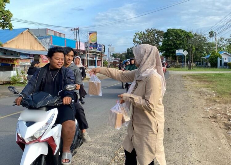 LPP Bengkulu Berbagi Takjil Untuk Masyarakat 1 WhatsApp Image 2026 02 27 at 18.49.23