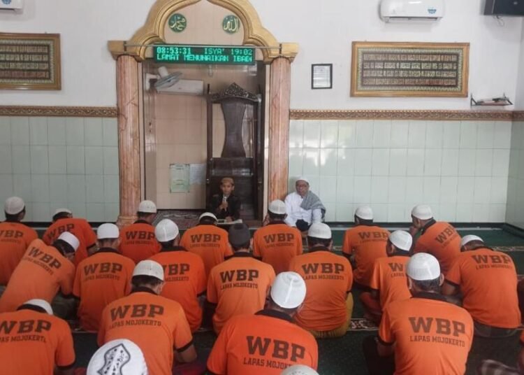 Momentum Ramadhan, Warga Binaan Lapas Mojokerto Didorong Menjaga dan Memperkuat Iman Melalui Pembinaan Keagamaan 1 WhatsApp Image 2026 02 28 at 10.06.19