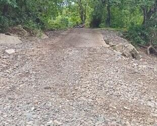 Akses Jalan Menuju Wisata Batu Malloppie Barru Dibenahi, Warga Turunkan Alat Berat