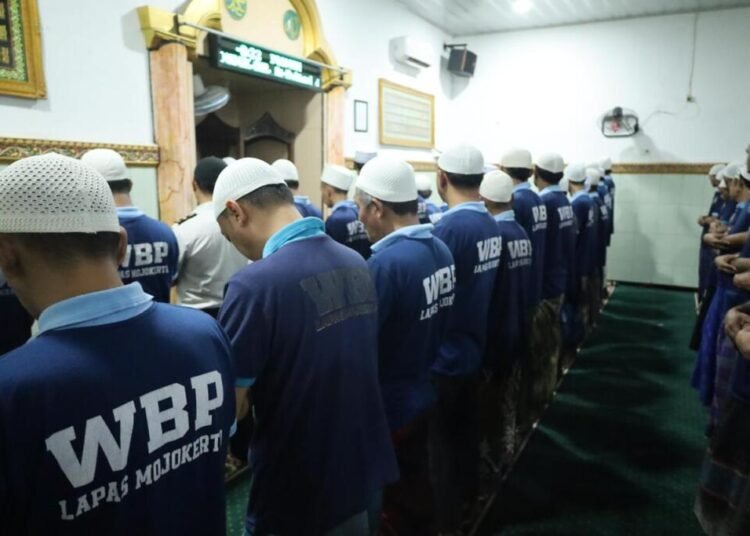 Warga Binaan Lapas Mojokerto Laksanakan Sholat Ghoib Untuk Wakil Presiden RI Ke-6 Try Sutrisno 1 WhatsApp Image 2026 03 03 at 15.27.18