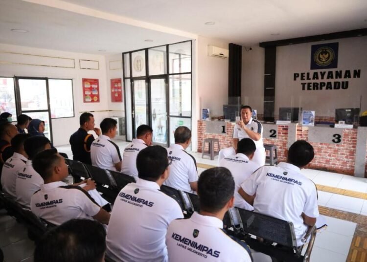 Pastikan Pelayanan Optimal, Lapas Mojokerto Bahas Persiapan Idul Fitri 1447 H Dalam Rapat Santai 1 WhatsApp Image 2026 03 20 at 11.03.02