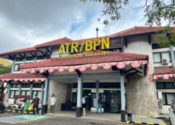 Pelayanan Tetap Buka saat Libur Lebaran, Kantah Kabupaten Indramayu Bantu Pemudik Urus Pertanahan 1 WhatsApp Image 2026 03 24 at 05.22.39