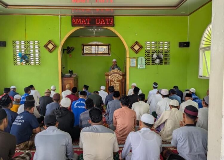 Langkah Tertib Menuju Masjid, WBP Lapas Arga Makmur Laksanakan Shalat Jumat Berjamaah dengan Khidmat dan Penuh Makna 1 WhatsApp Image 2026 03 27 at 18.46.59
