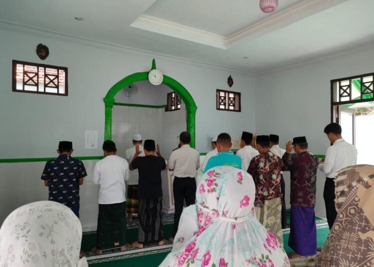 Pelaksanaan Sholat Ghaib Lapas Arjasa : Mengenang Wapres RI Ke-6 Try Sutrisno 1 c8655c34 cac4 4aa1 b8cd d62a9c04097e