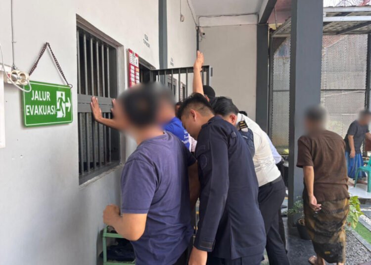 10edf4e7 022b 4994 a12b 5f38f48b36c1