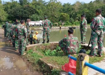 Anggota Kodim 0601/Pandeglang Melaksanakan Kegiatan Penyebrangan Basah di Situ Cukangsadang Pagelaran