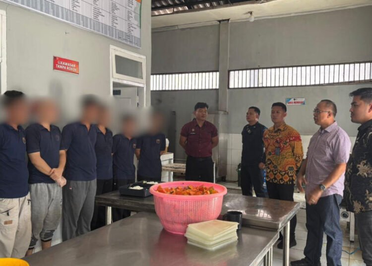 Pastikan Kualitas Layanan Makanan, Kabid Pembinaan Kanwil Ditjenpas Bengkulu Laksanakan Pengecekan Dapur Rutan Bengkulu 1 99665c50 320c 4faa a5ce 557e91de2ea8