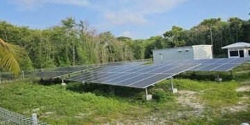 Melintasi Ombak Demi Listrik, Perjuangan Terangi Kepulauan Madura