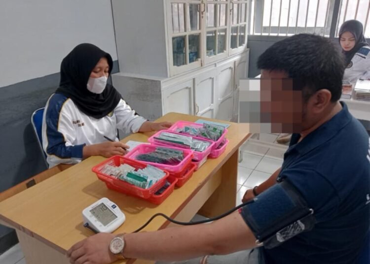 Pastikan Kesehatan WBP, Lapas Arga Makmur Laksanakan Pengobatan Rutin di Klinik Pratama 1 WhatsApp Image 2026 04 11 at 20.17.09