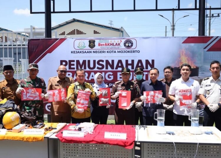 Lapas Mojokerto Hadiri Pemusnahan Barang Bukti Inkraht di Kejaksaan Negeri Kota Mojokerto 1 WhatsApp Image 2026 04 14 at 13.28.23