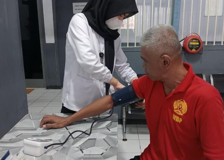 Wujudkan Lapas Sehat, Lapas Arga Makmur Intensifkan Pengobatan Rutin WBP 1 WhatsApp Image 2026 04 14 at 15.34.35