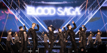 Anggota grup ENHYPEN tampil di atas panggung saat konser tur dunia Blood Saga di KSPO Dome, Seoul