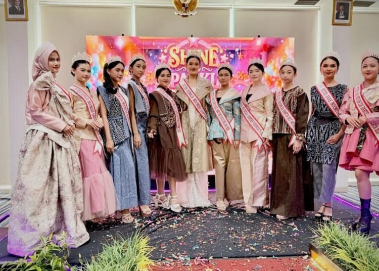 Menampilkan Puteri Anak dan Puteri Remaja Indonesia Banten, Shine and Sparkle Parade 2026 Sukses Digelar di Fame Hotel Gading Serpong 5 Menampilkan Puteri Anak dan Puteri Remaja Indonesia Banten, Shine and Sparkle Parade 2026 Sukses Digelar di Fame Hotel Gading Serpong