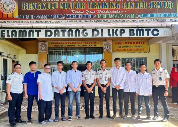 Lapas Bengkulu, WBP Lapas Bengkulu, Pelatihan Montir Motor, Disnaker Kota Bengkulu, BMTC Bengkulu, Pembinaan Kemandirian, Reintegrasi Sosial, Program Pelatihan Kerja, Pemasyarakatan Indonesia, Keterampilan Warga Binaan