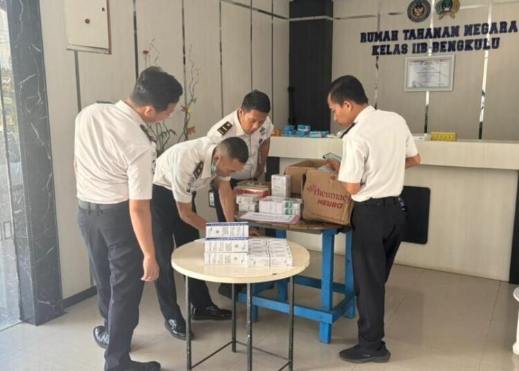 Perkuat Layanan Medis, Rutan Bengkulu Salurkan Obat ke Klinik Rutan 5 WhatsApp Image 2026 05 20 at 13.20.59