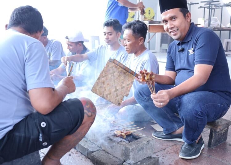 Sate Mandora Satukan Kebersamaan, Warga Binaan dan Kepala Lapas Mojokerto Bakar 5.500 Tusuk Sate Untuk Makan Bersama 5 WhatsApp Image 2026 05 28 at 10.55.58