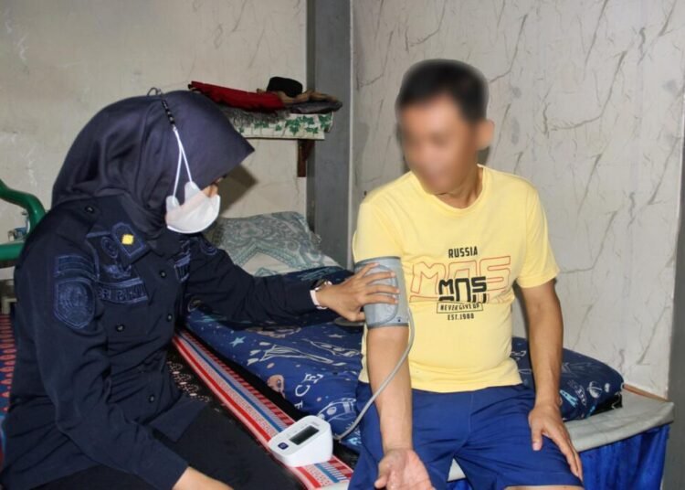 Lapas Bengkulu Pastikan Kesehatan Warga Binaan Lewat Program BAPER HATI 5 Lapas Bengkulu, BAPER HATI, Pelayanan Kesehatan WBP, Klinik Pratama Lapas, Warga Binaan, Pemasyarakatan, Lapas Kelas IIA Bengkulu, Kesehatan Narapidana, Perawat Lapas, Ditjenpas