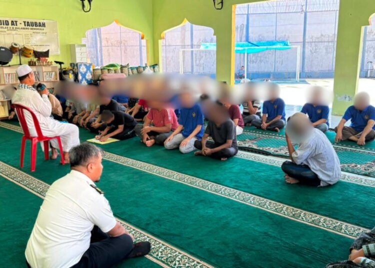 Tingkatkan Keimanan WBP, Rutan Bengkulu Gelar Pembinaan Rohani Bersama Jemaah Masjid At-Taqwa 5 2e8649ff f34f 4030 8deb 5044db53be48