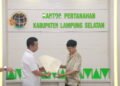 Kantor Pertanahan Kabupaten Lampung Selatan Serahkan Sertipikat Aset PT PLN (Persero) 9 IMG 4042
