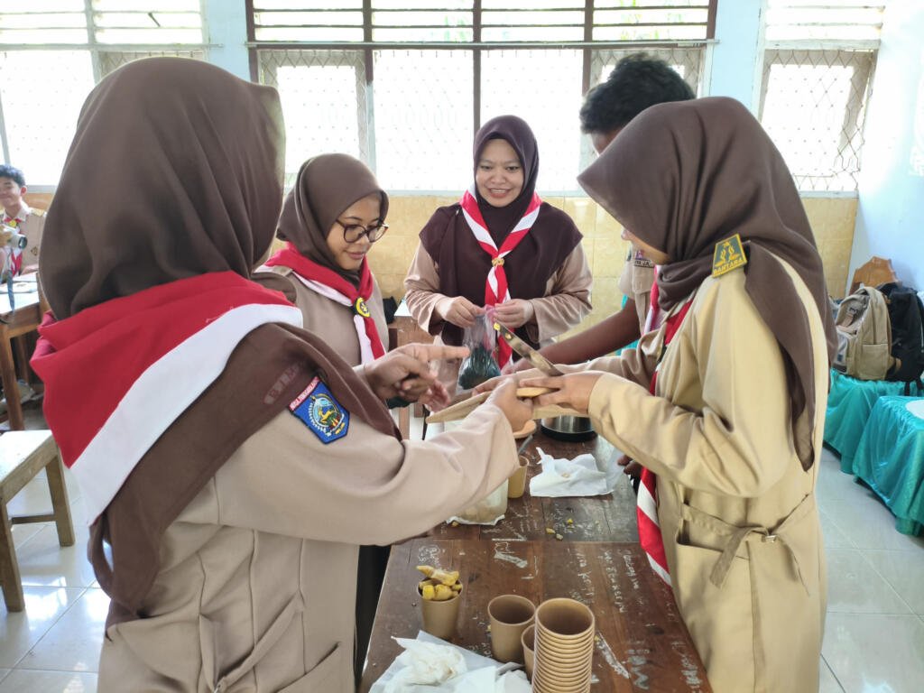 Praktik Membuat Jamu