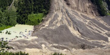 Ketika Krisis Iklim Mengubah Alpen Swiss: Desa Blatten Tertimbun Longsoran Gletser