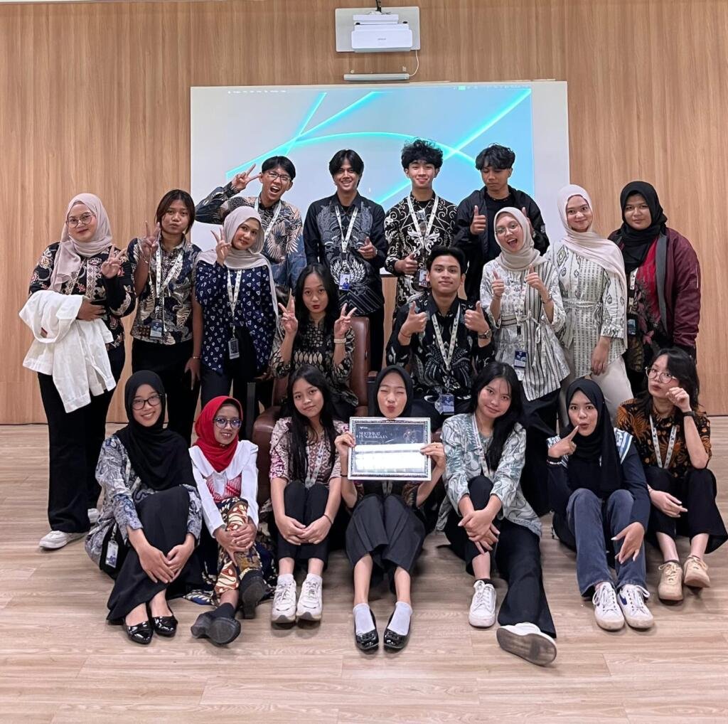 Dari Culture Shock ke Culture Connect: MNC University dan UBD Hadirkan Webinternasional soal Komunikasi Antarbudaya 9 Sesi foto panitia (MNC UNIVERSITY) saat Webinar Internasional Kolaborasi Antarbudaya. (Foto-Istimewa)