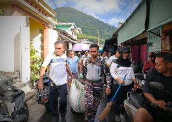 Lapas Bandanaira Ambil Bagian dalam Kerja Bakti Akbar Banda Berbudaya, Perkuat Sinergi dan Kepedulian Lingkungan 1 WhatsApp Image 2026 06 12 at 10.22.18