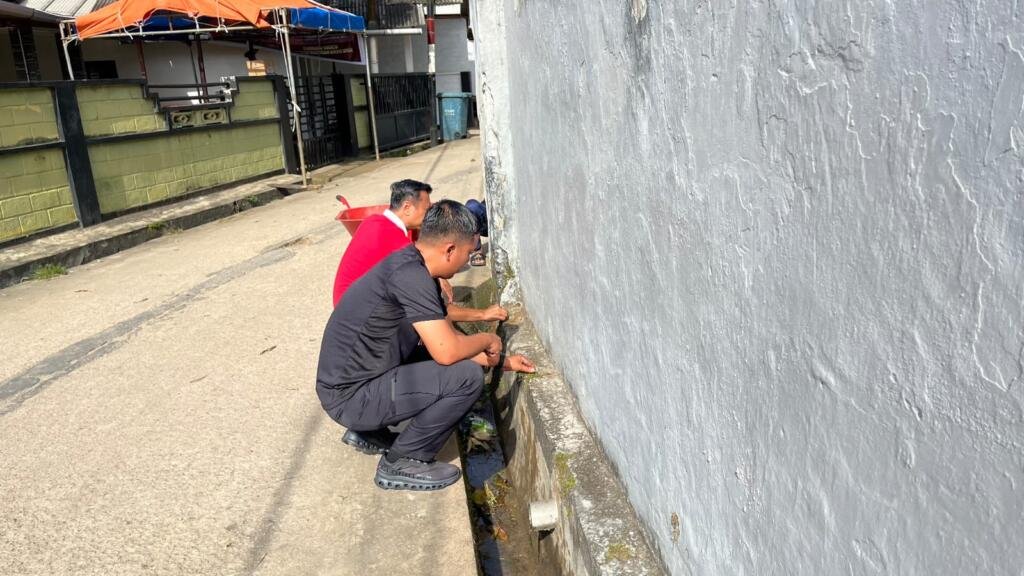Wujudkan Lingkungan Bersih dan Sehat, Lapas Arjasa Gelar Aksi Bersih-Bersih Blok Hunian 11 WhatsApp Image 2026 06 13 at 09.35.39 1