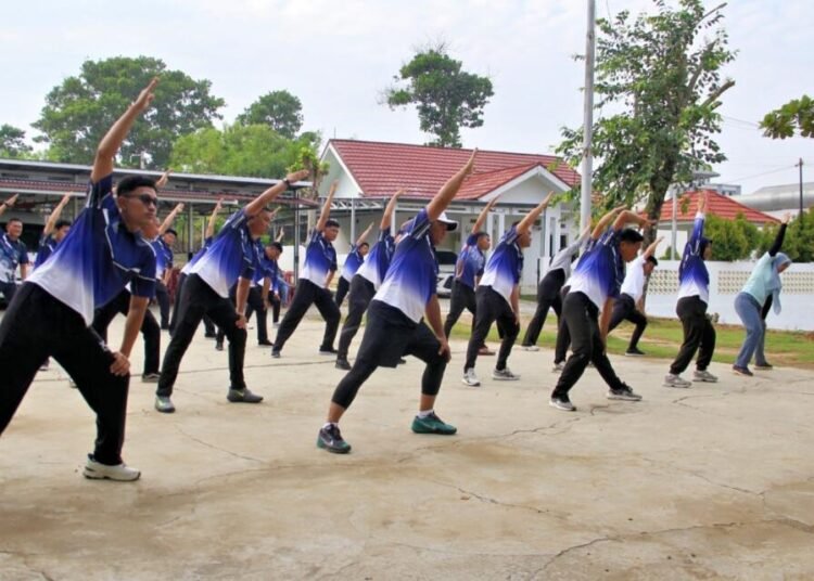 Sinergi Lapas Bengkulu dan BRI Hadirkan Kegiatan Senam Bersama yang Penuh Semangat 5 Lapas Bengkulu, BRI KC Bengkulu, Senam Bersama, Pegawai Lapas, Kesehatan Pegawai, Kebugaran Pegawai, Julianto Budhi Prasetyono, Pemasyarakatan