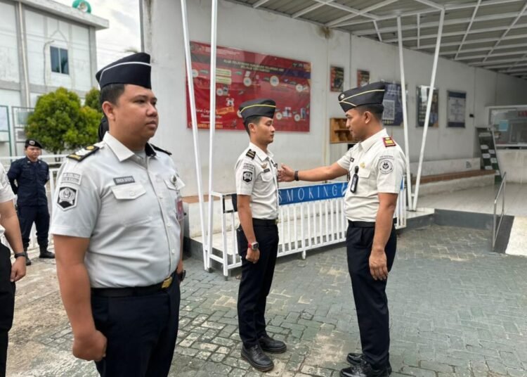 Perkuat Disiplin Pegawai, Rutan Bengkulu Gelar Apel Pagi dan Pengecekan Atribut Dinas 5 WhatsApp Image 2026 06 15 at 09.59.43