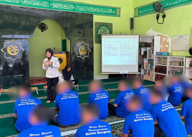 Tingkatkan Pemahaman Hukum, Kanwil Ditjenpas Beri Penyuluhan kepada WBP Rutan Bengkulu 5 a864c82d 30ab 47f7 bd3b 80fd4c74bbea 1