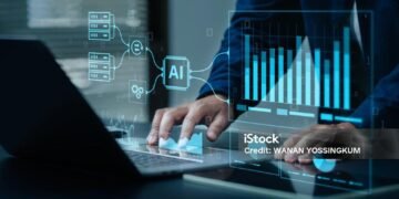 AI, data analysis. Business people use AI to analyze financial related data. big data Complex performance measurement With modern innovative technology - https://www.istockphoto.com/photo/ai-data-analysis-business-people-use-ai-to-analyze-financial-related-data-big-data-gm2012883461-560932261?