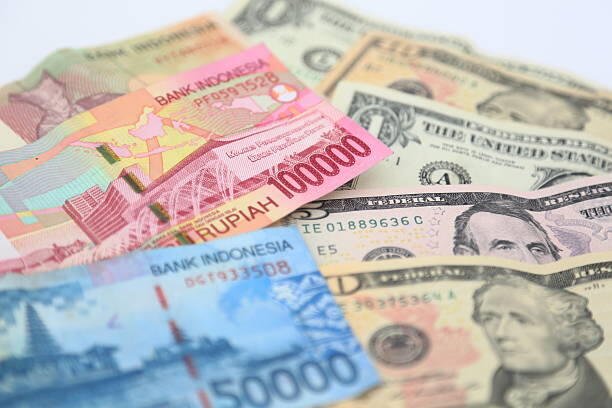 https://www.istockphoto.com/id/foto/dolar-amerika-dan-rupiah-gm175740937-26109783